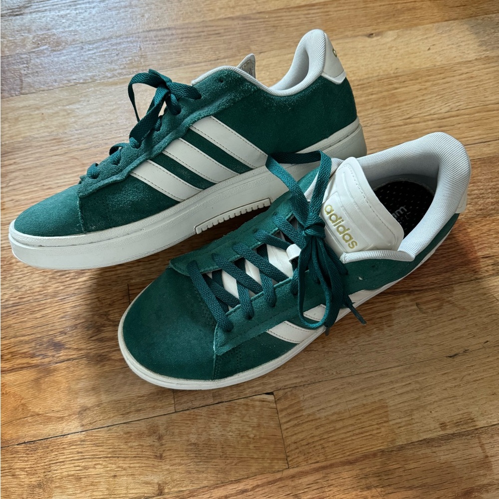 Adidas Alpha Court Sneakers - suede green. 9